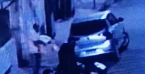 Vídeo: descarte irregular de vaso sanitário é flagrado no Centro de Santos Dumont